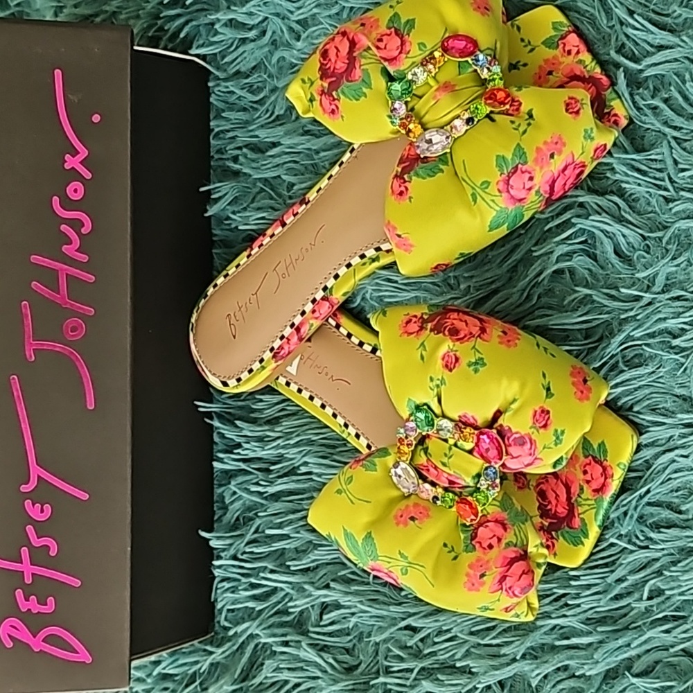 Betsy Johnson flats